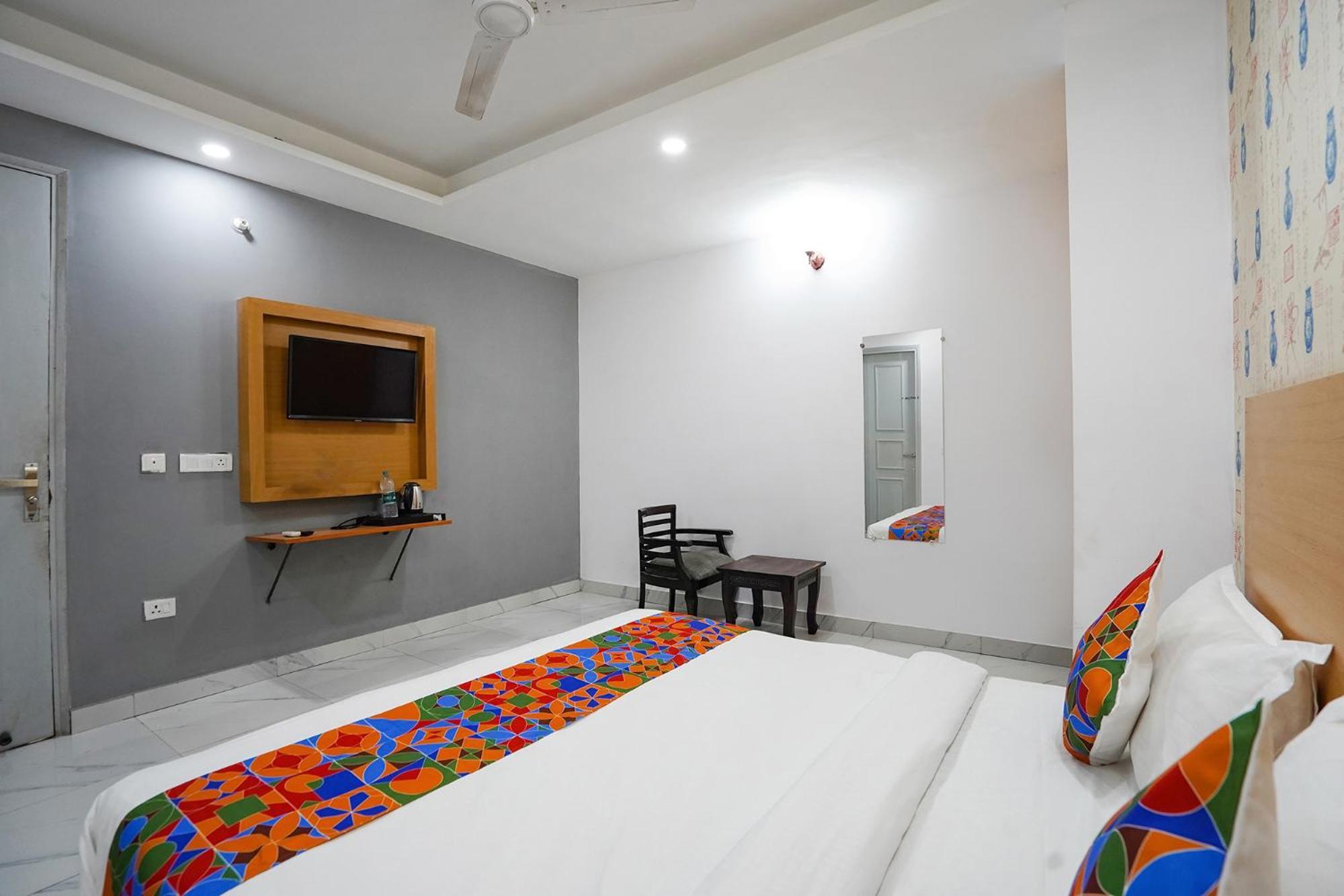 Fabhotel Prime Culture Noida Exterior foto